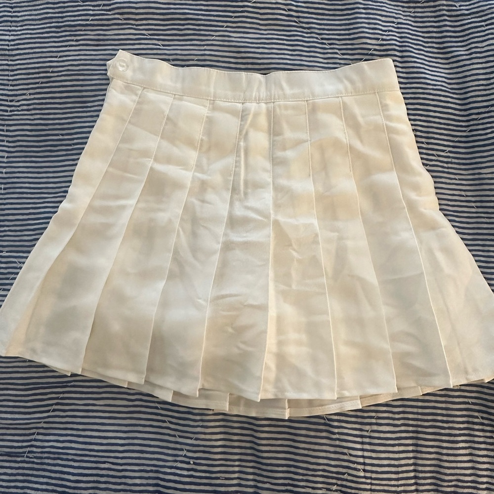 Elegant White Pleated Skirt